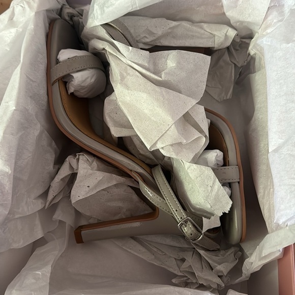 Lisa Vicky GRAY grace stiletto Ankle Strap Open Toe Sandal 8 - Picture 3 of 4